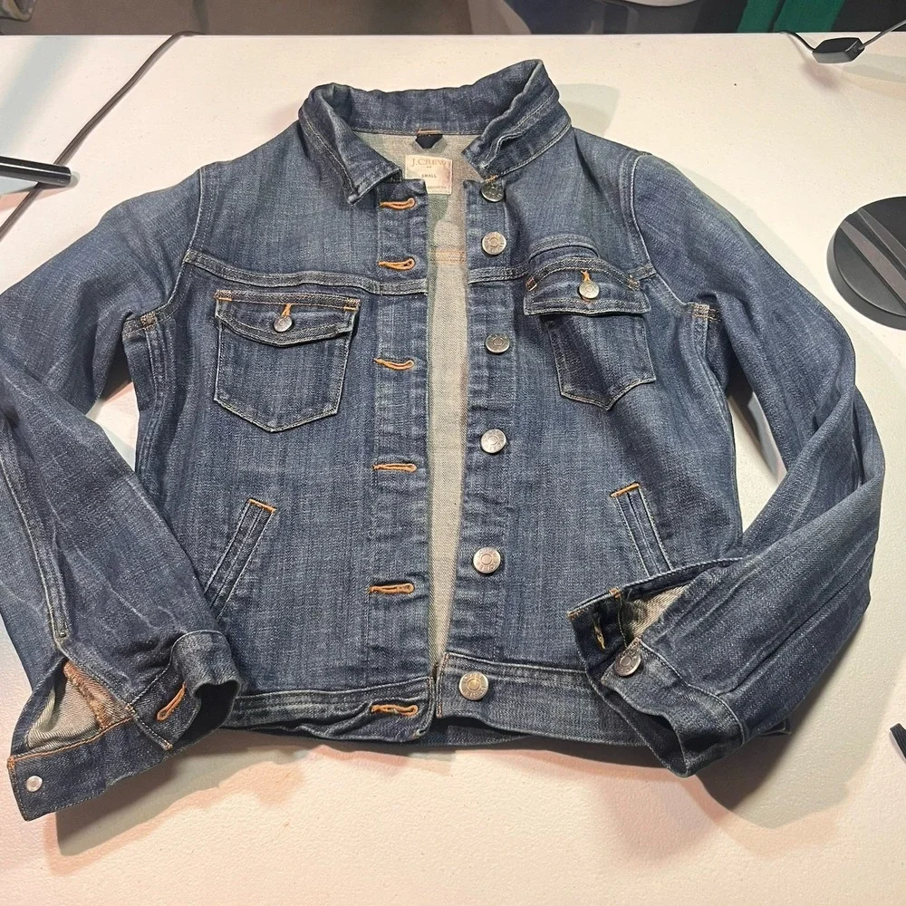 J Crew Jacket Womens Small Blue Denim Trucker Button Up Distressed Classic Style